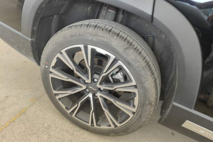 Used JETOUR X90 PRO 2024 2.0T DCT Luxury Edition 5 Seats Right Rear Wheel Hub