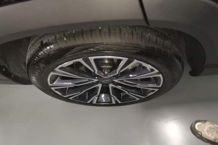 Used JETOUR X90 PRO 2024 2.0T DCT Prestige 7-Seater Right Rear Wheel Hub