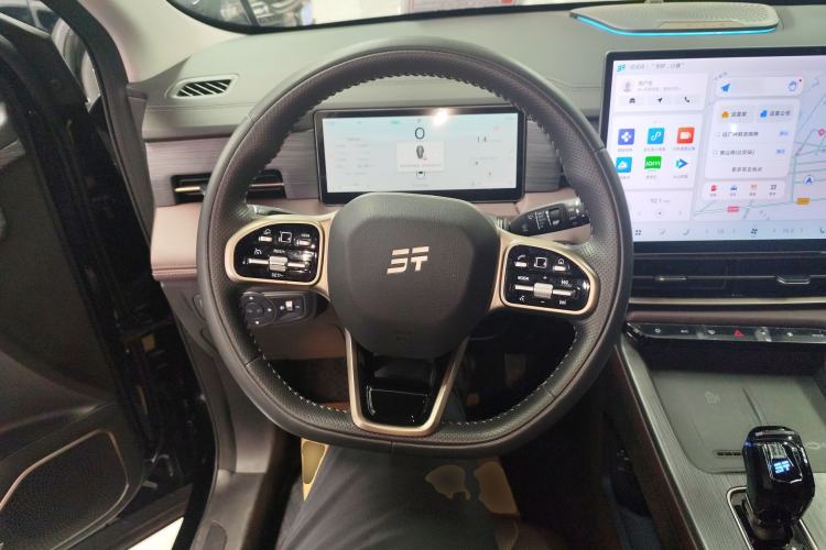 Used JETOUR X90 PRO 2024 2.0T DCT Ultimate Edition 5 Seats Steering Wheel