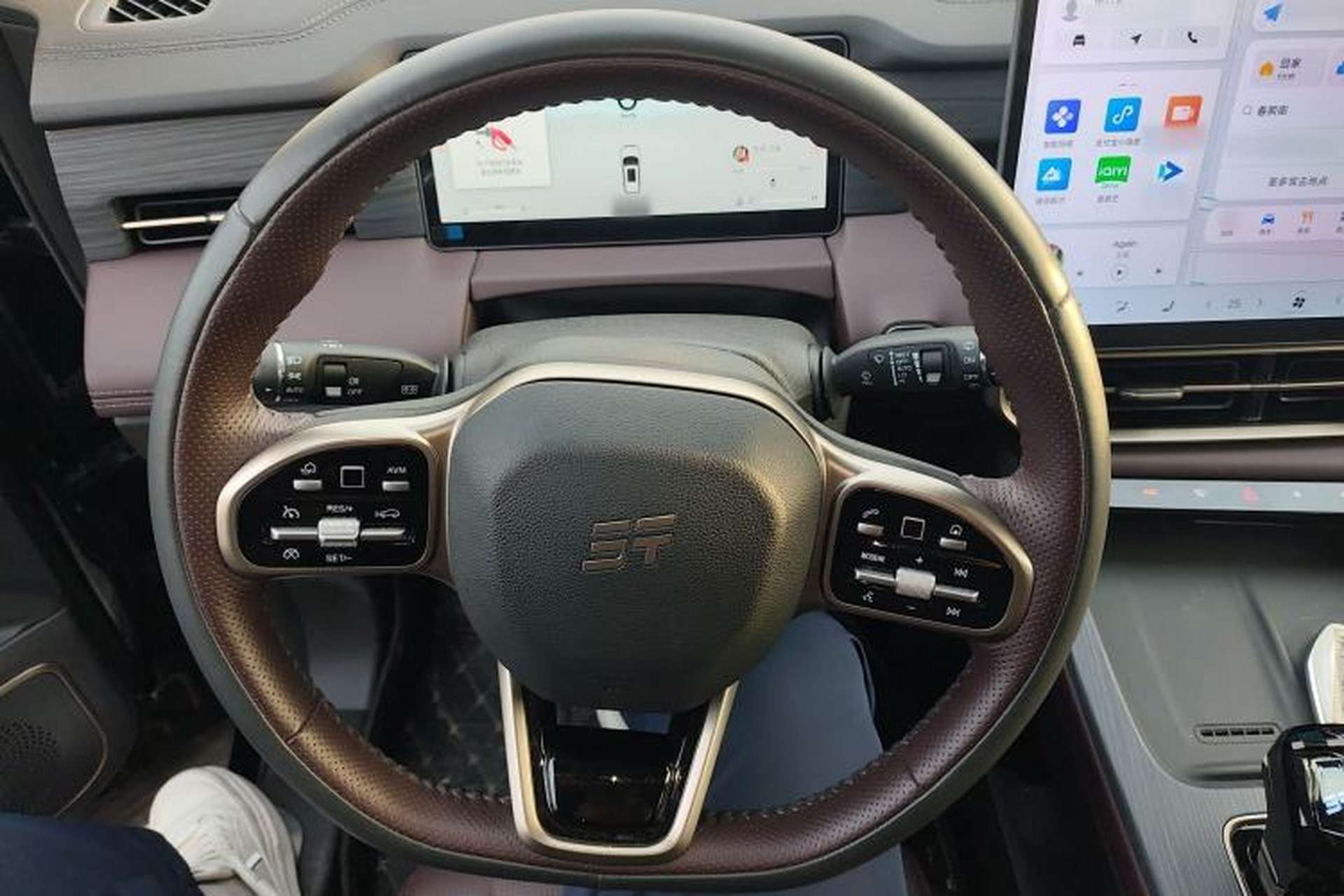 Used JETOUR X90 PRO 2024 2.0T DCT Luxury Edition 5 Seats Steering Wheel