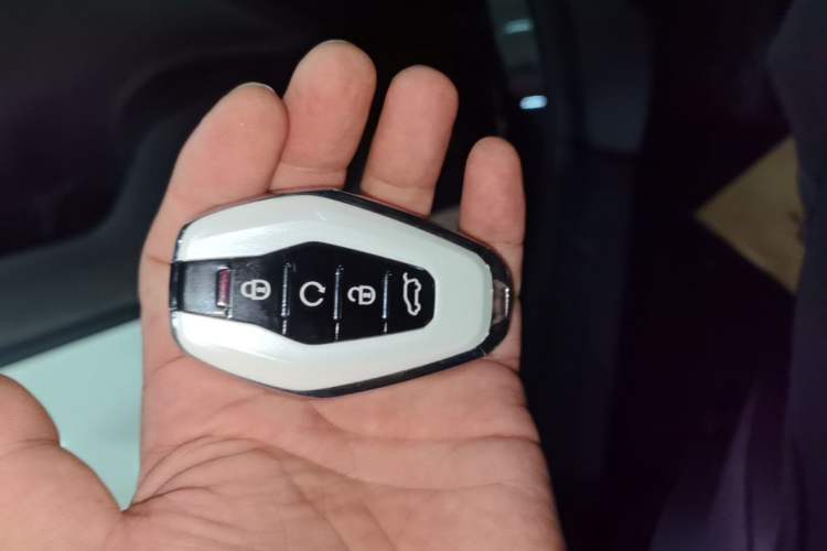 Used JETOUR X90 PRO 2024 1.6T DCT Luxury Edition 5 Seats Vehicle Key