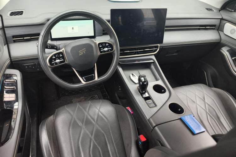 Used JETOUR X90 PRO 2024 2.0T DCT Luxury Edition 5 Seats Center Console