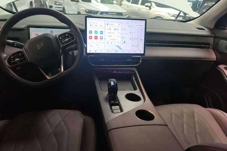 Used JETOUR X90 PRO 2024 1.6T DCT Luxury Edition 7-Seater Center Console