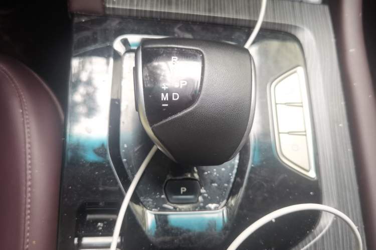 Used JETOUR X90 PRO 2024 1.6T DCT Luxury Edition 7-Seater Gear Lever