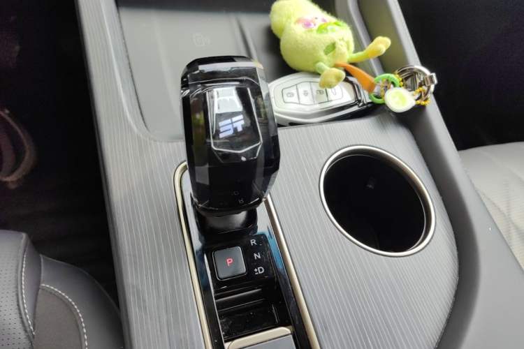 Used JETOUR X90 PRO 2024 1.6T DCT Ultimate 7-Seater Gear Lever