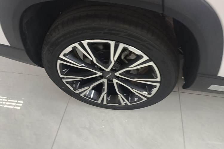 Used JETOUR X90 PRO 2024 2.0T DCT Ultimate 7-Seater Right Rear Wheel Hub