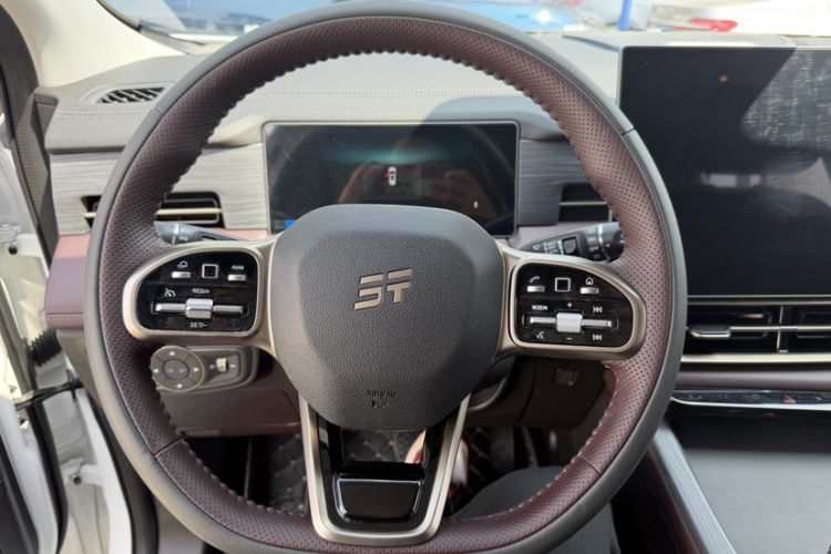 Used JETOUR X90 PRO 2024 2.0T DCT Luxury Edition 7 Seats Steering Wheel