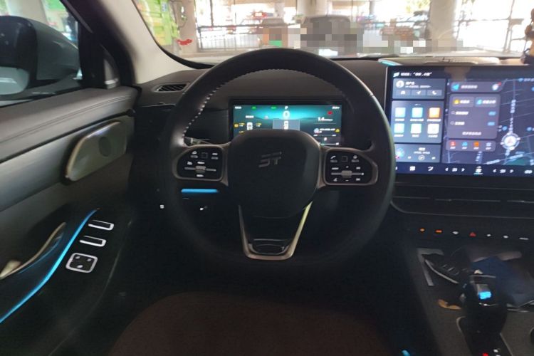 Used JETOUR X90 PRO 2024 2.0T DCT Luxury Edition 7 Seats Steering Wheel
