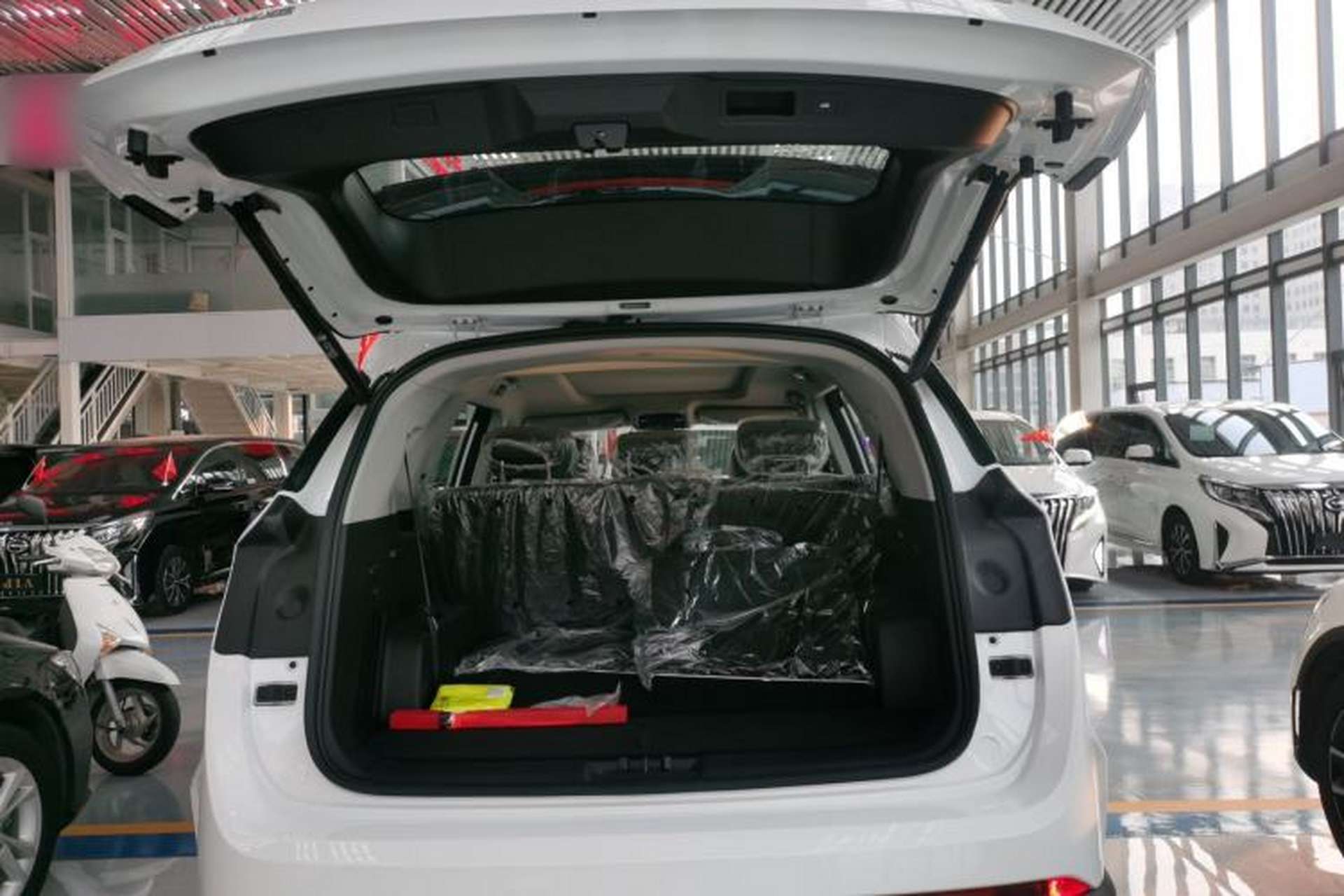 Used JETOUR X90 PRO 2024 1.6T DCT Luxury Edition 7-Seater Trunk