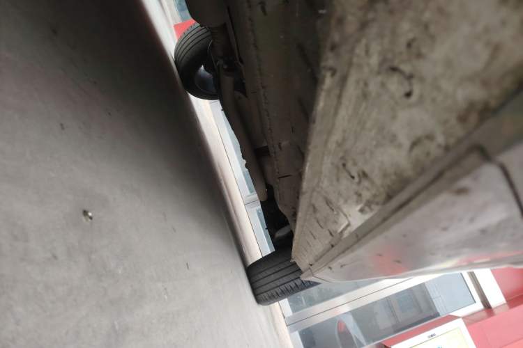 Used JETOUR X95 2020 1.6T DCT Exploration Pro Edition 5-seater Left Side Sill