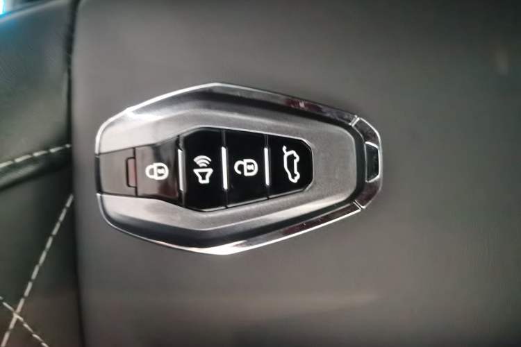 Used JETOUR X95 2022 1.6T DCT Chieftain Edition 5 Seats Vehicle Key