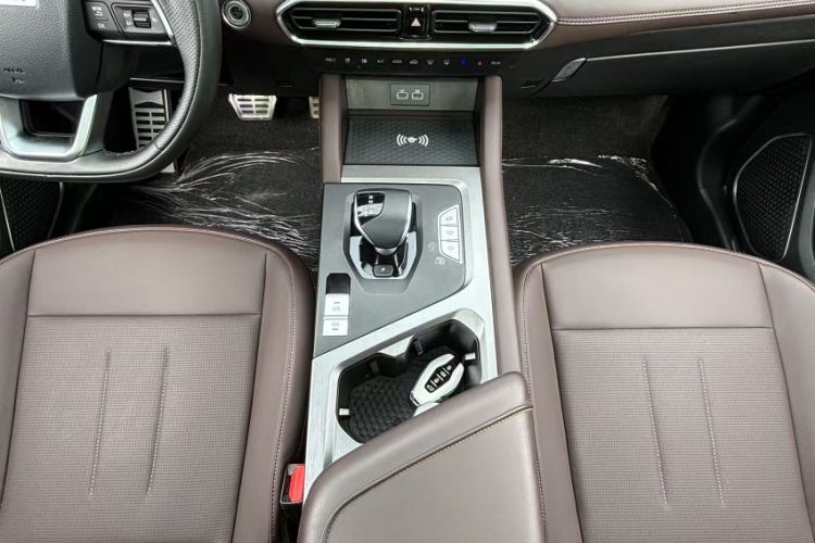 Used JETOUR X95 2023 1.6T DCT Era Edition 7-Seater Gear Lever