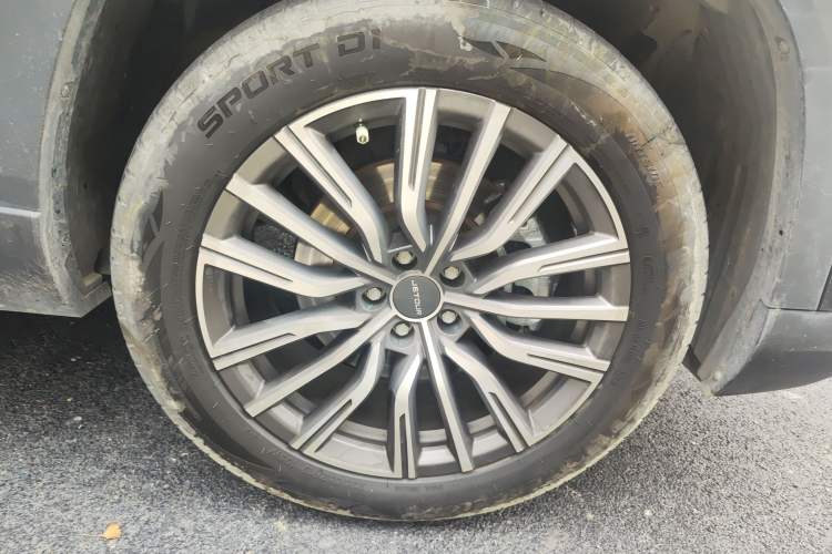 Used JETOUR X95 2023 1.6T DCT Era Edition 7-Seater Right Front Wheel Hub