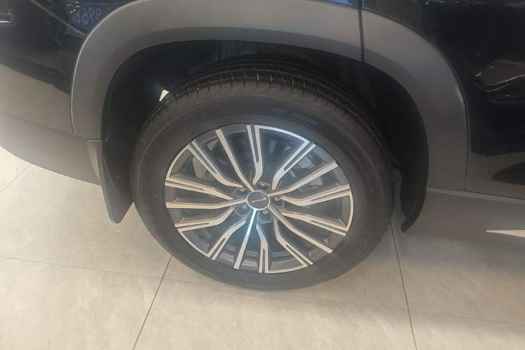 Used JETOUR X95 2023 1.6T DCT Era Edition 7-Seater Right Rear Wheel Hub