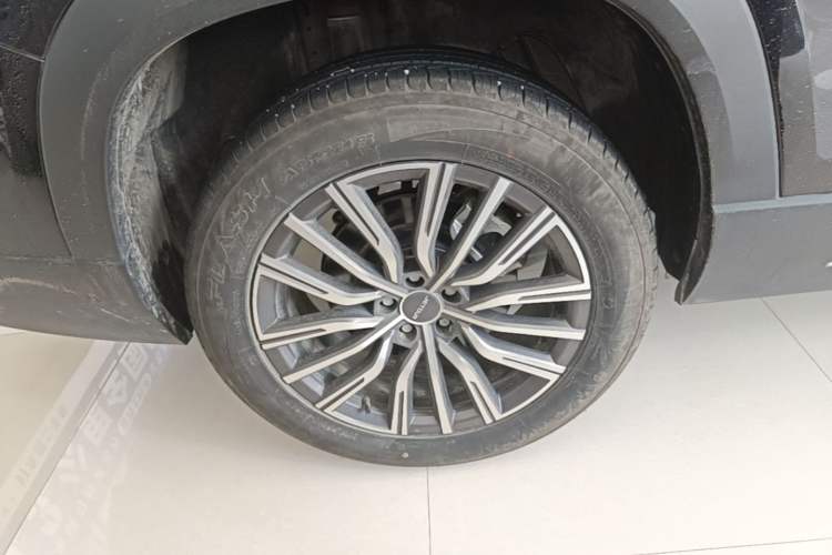 Used JETOUR X95 2023 1.6T DCT Era Edition 7-Seater Right Rear Wheel Hub