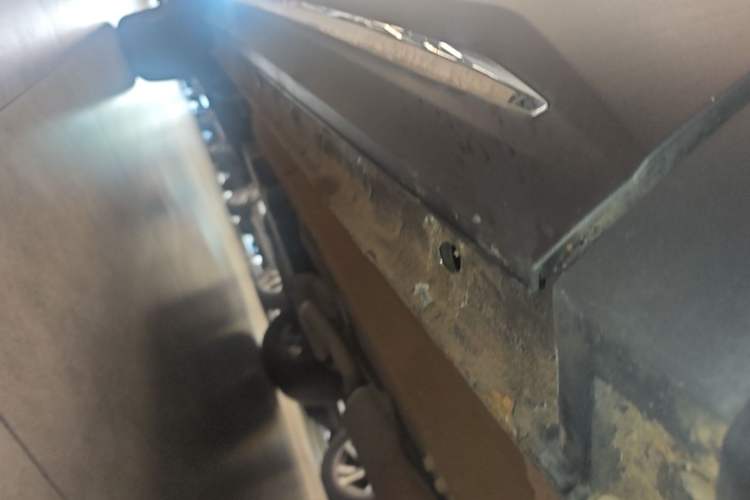 Used JETOUR X95 2023 1.6T DCT Era Edition 7-Seater Right Side Sill