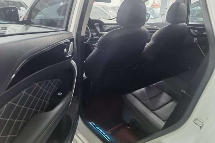Used JETOUR X95 2023 Revised 1.6T DCT Ultimate Edition 7 Seats Interior 6