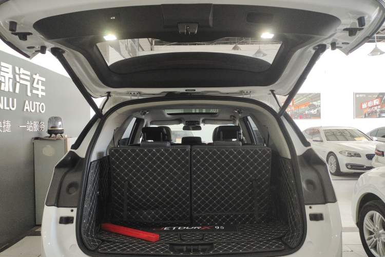 Used JETOUR X95 2023 Revised 1.6T DCT Ultimate Edition 7 Seats Trunk
