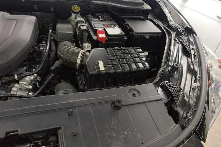 Used JETOUR X95 2024 1.6T DCT Era Edition 7-Seater Engine Bay Left