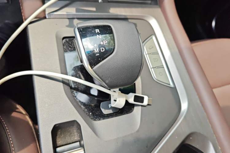 Used JETOUR X95 2024 1.6T DCT Era Edition 7-Seater Gear Lever