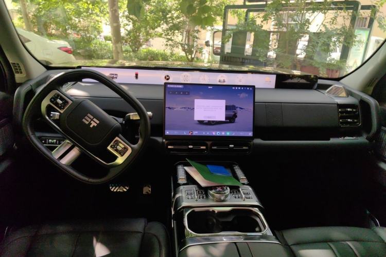 Used Jetour Zongheng G700 Trailblazer 2025 Model Huan Ta Edition—Tan Ye 5-seater Center Console