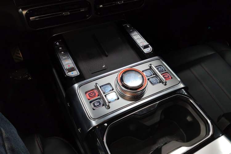 Used Jetour Zongheng G700 Trailblazer 2025 Model Xiangjing Edition 6-seater Gear Lever