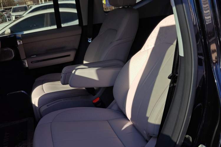 Used Jetour Zongheng G700 Trailblazer 2025 Model Xiangjing Edition 6-seater Left Rear Seat