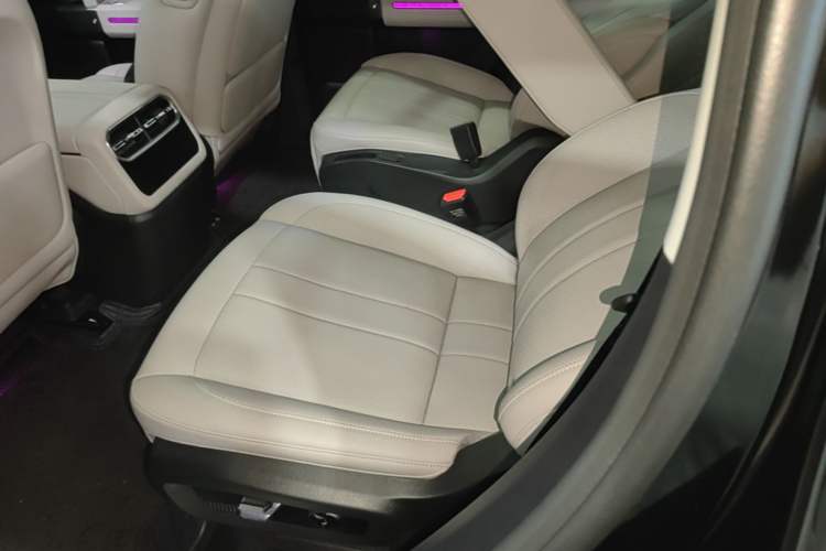 Used Jetour Zongheng G700 Trailblazer 2025 Model Xiangjing Edition 6-seater Left Rear Seat