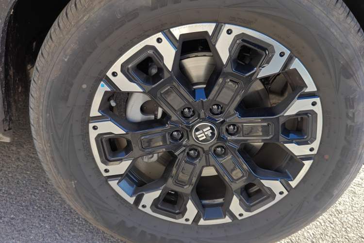 Used Jetour Zongheng G700 Trailblazer 2025 Model Xiangjing Edition 6-seater Right Front Wheel Hub