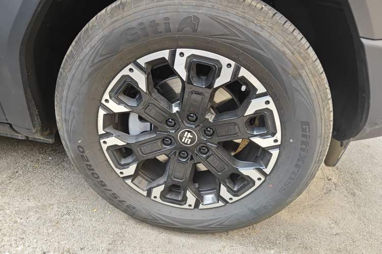 Used Jetour Zongheng G700 Trailblazer 2025 Model Xiangjing Edition 6-seater Right Front Wheel Hub