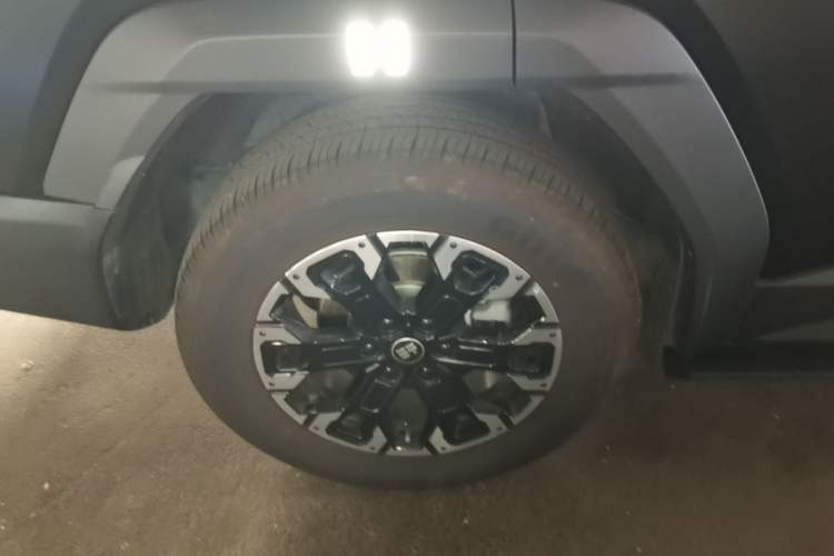 Used Jetour Zongheng G700 Trailblazer 2025 Model Xiangjing Edition 6-seater Right Rear Wheel Hub
