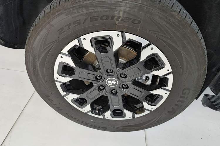 Used Jetour Zongheng G700 Trailblazer 2025 Model Xiangjing Edition 6-seater Right Rear Wheel Hub