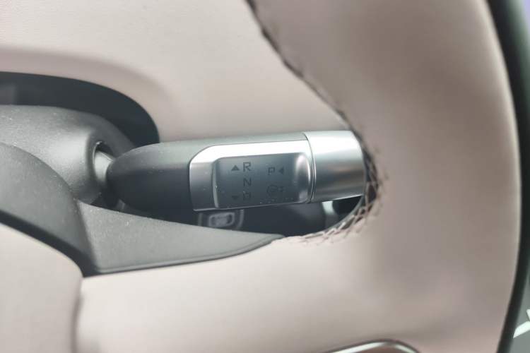 Used Jetour Zongheng G700 Trailblazer 2025 Model Xiangjing Edition 5-seater Gear Lever