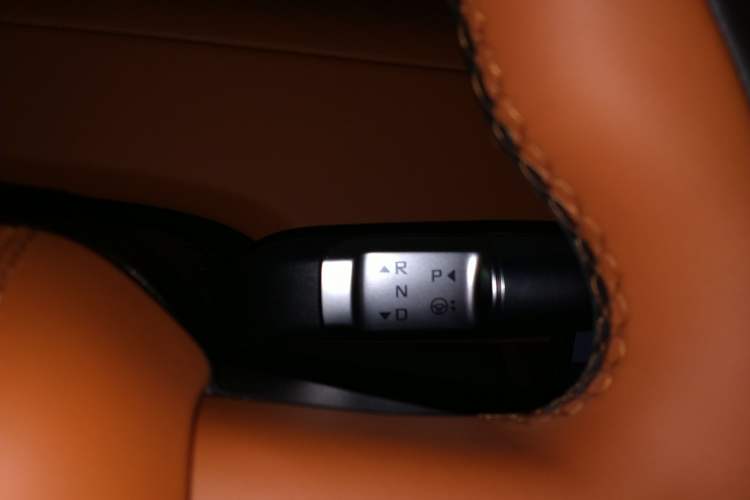Used Jetour Zongheng G700 Trailblazer 2025 Model Xiangjing Edition 6-seater Gear Lever