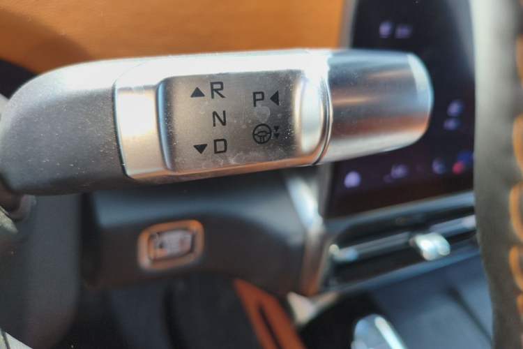 Used Jetour Zongheng G700 Trailblazer 2025 Model Xiangjing Edition 6-seater Gear Lever