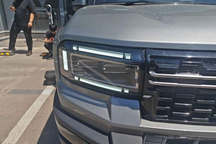 Used Jetour Zongheng G700 Trailblazer 2025 Model Zong Ye Edition 6-seater Right Front Headlight