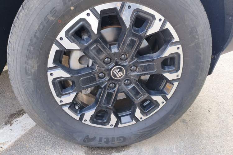 Used Jetour Zongheng G700 Trailblazer 2025 Model Xiangjing Edition 6-seater Right Front Wheel Hub