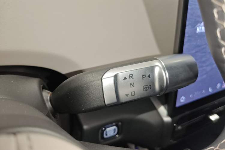 Used Jetour Zongheng G700 Trailblazer 2025 Model Xiangjing Edition 6-seater Gear Lever