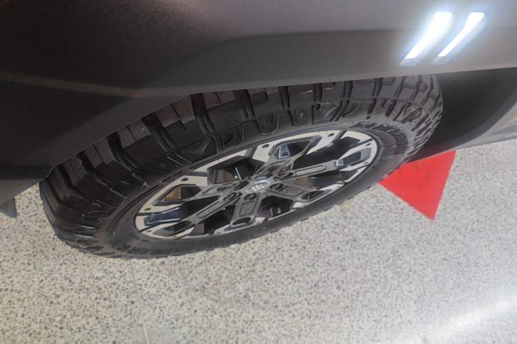 Used Jetour Zongheng G700 Trailblazer 2025 Model Zhi Jing Qian Kun Edition 5-seater Left Front Wheel Hub