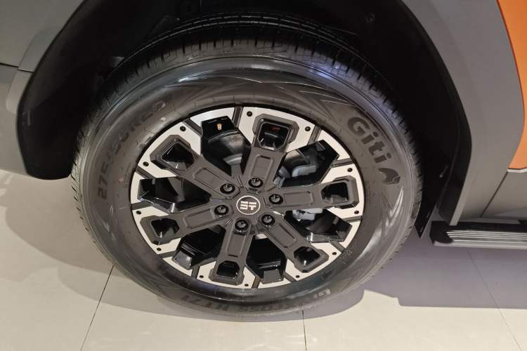 Used Jetour Zongheng G700 Trailblazer 2025 Model Xiangjing Edition 6-seater Right Rear Wheel Hub