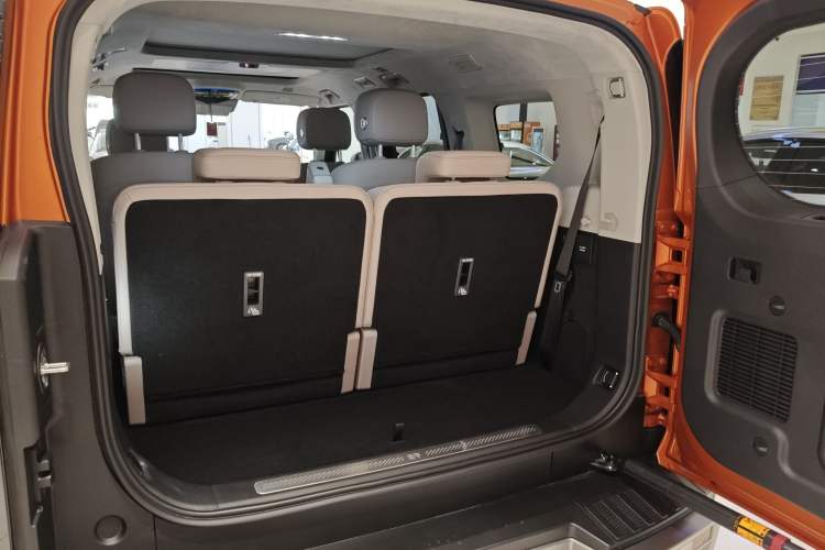 Used Jetour Zongheng G700 Trailblazer 2025 Model Xiangjing Edition 6-seater Trunk