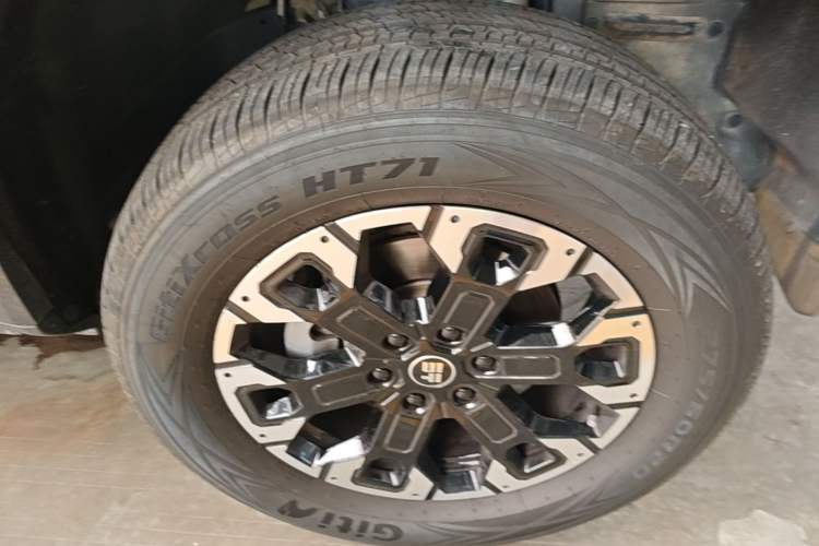 Used Jetour Zongheng G700 Trailblazer 2025 Model Xiangjing Edition 6-seater Right Front Wheel Hub