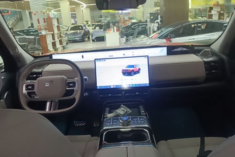 Used Jetour Zongheng G700 Trailblazer 2025 Model Xiangjing Edition 6-seater Center Console
