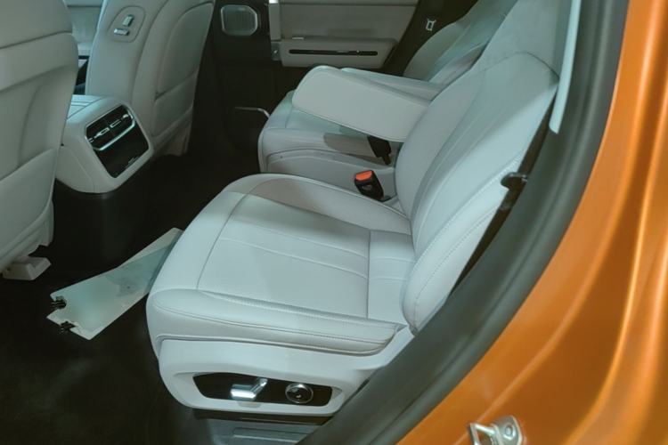 Used Jetour Zongheng G700 Trailblazer 2025 Model Xiangjing Edition 6-seater Left Rear Seat