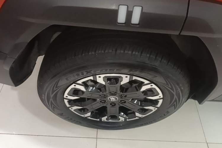 Used Jetour Zongheng G700 Trailblazer 2025 Model Xiangjing Edition 6-seater Right Rear Wheel Hub