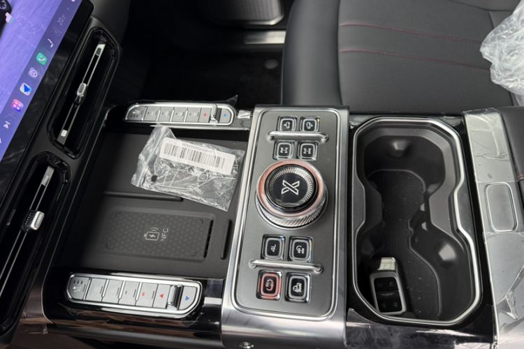 Used Jetour Zongheng G700 Trailblazer 2025 Model Xiangjing Edition 6-seater Gear Lever