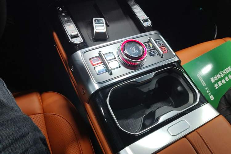 Used Jetour Zongheng G700 Trailblazer 2025 Model Xiangjing Edition 6-seater Gear Lever