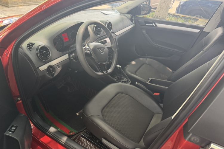 Used Jetta VA3 2019 1.5L Automatic Enjoyment Edition Interior 4