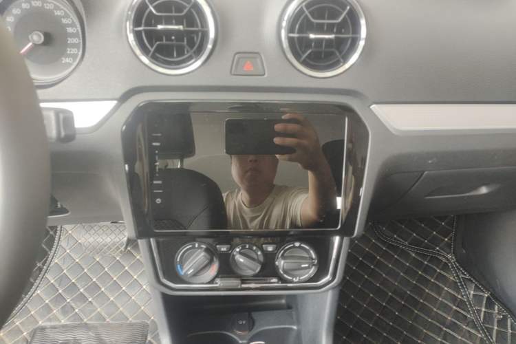 Used Jetta VA3 2019 1.5L Automatic Enjoyment Edition Audio And AC Panel