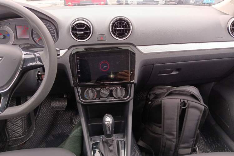 Used Jetta VA3 2019 1.5L Automatic Enjoyment Edition Audio And AC Panel